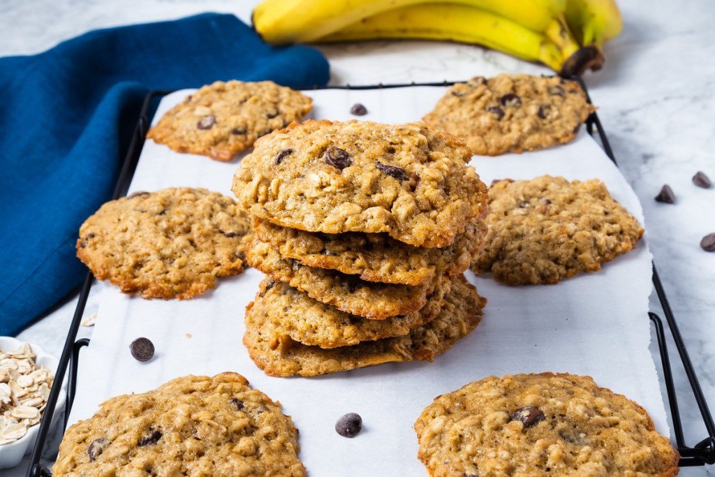 Chewy Banana Oatmeal Chocolate Chip Cookies - Cooking with Carbs